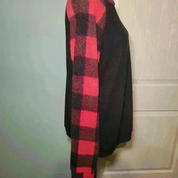 Perfect peach XL Black with red Checker sleeves. - Picture 2 of 10